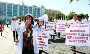 imagen-HUELGAmdicosESSALUD